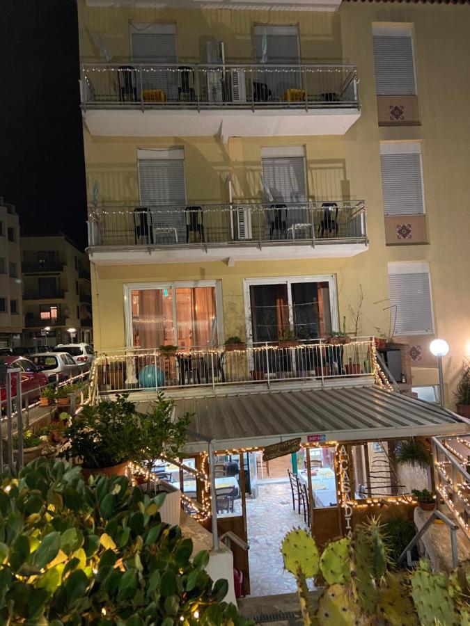 Piccolo Hotel Di ลาวาญา ภายนอก รูปภาพ