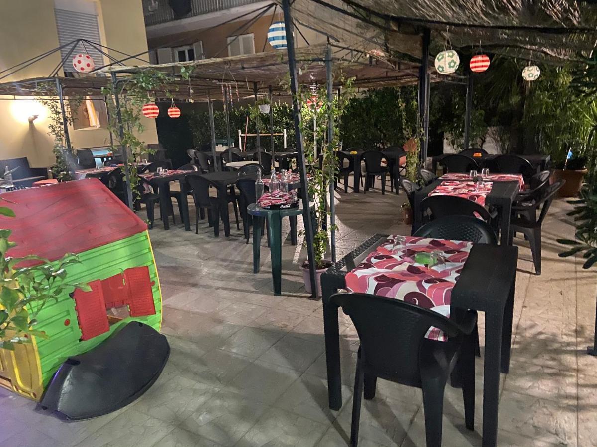 Piccolo Hotel Di ลาวาญา ภายนอก รูปภาพ