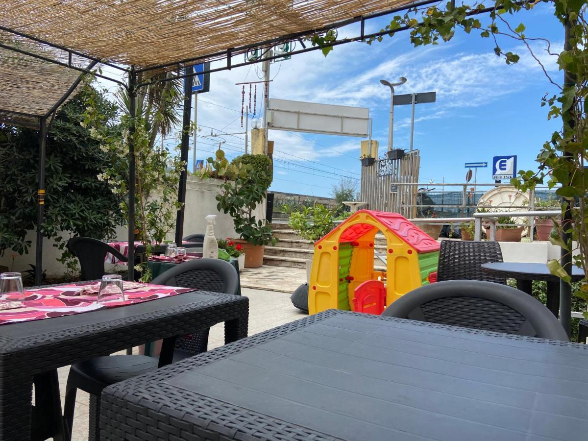 Piccolo Hotel Di ลาวาญา ภายนอก รูปภาพ